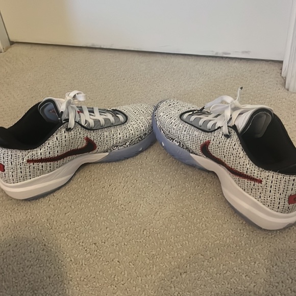 Nike Lebron next gen athletic shoes size 8 - Picture 6 of 8